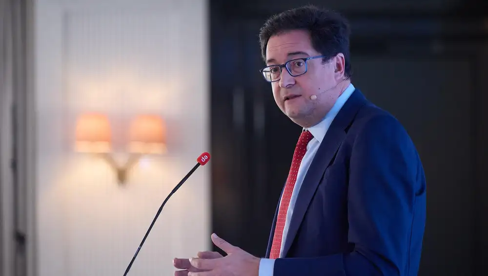 AMP.- Óscar López justifica los 2.000 millones en Defensa: "No llegarán tanques rusos, pero sí ciberataques"