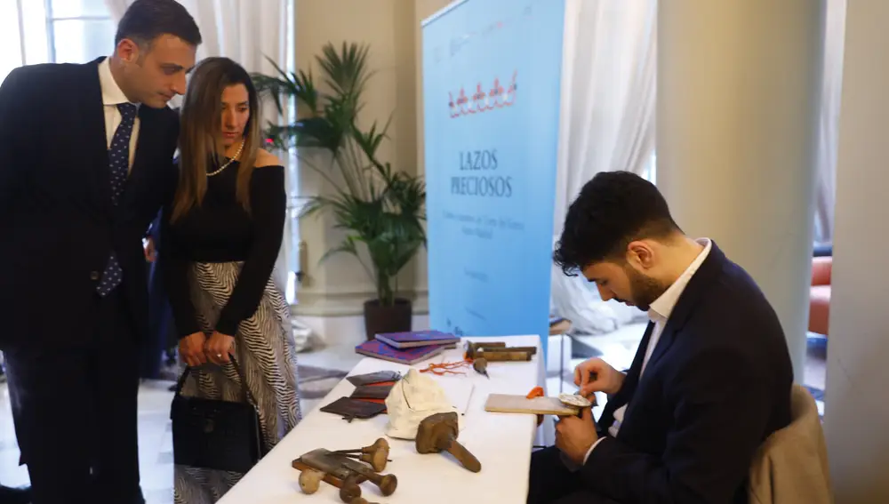 Desfile de joyas en la embajada de Italia en Madrid.