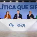 Feijóo se reúne con asociaciones y representantes de las organizaciones más afectadas por los aranceles de Trump
