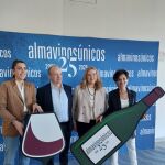 La alcaldesa de Burgos, Cristina Ayala, visita, junto a la concejala Andrea Ballesteros, la Feria "El Alma de los Vinos Únicos" 