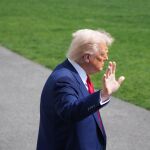 EEUU.- AMP.- La Casa Blanca amenaza con vetar un proyecto de ley que limita la capacidad de Trump para imponer aranceles