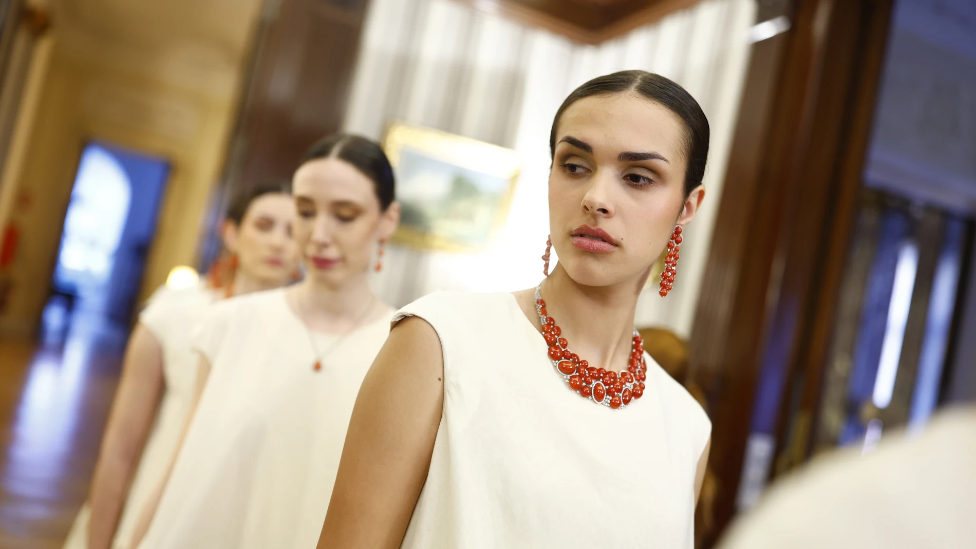 Desfile de joyas en la embajada de Italia en Madrid.