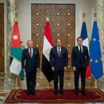 Reunión Emanuel Macron con el rey Abdalá de Jordania y el presidente egipcio Abdelfatah al Sisi