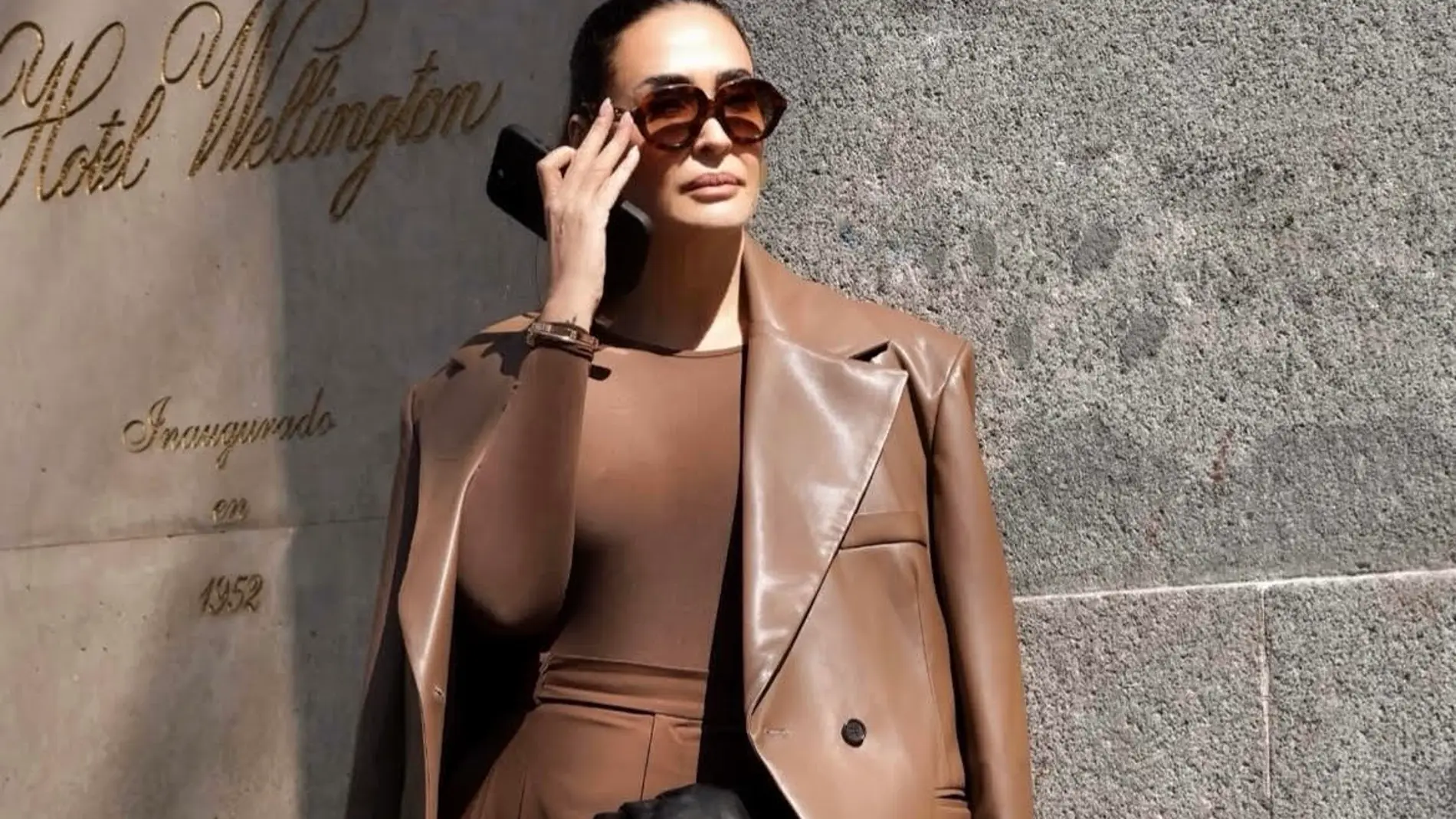 El look marrón de Vicky Martín Berrocal.