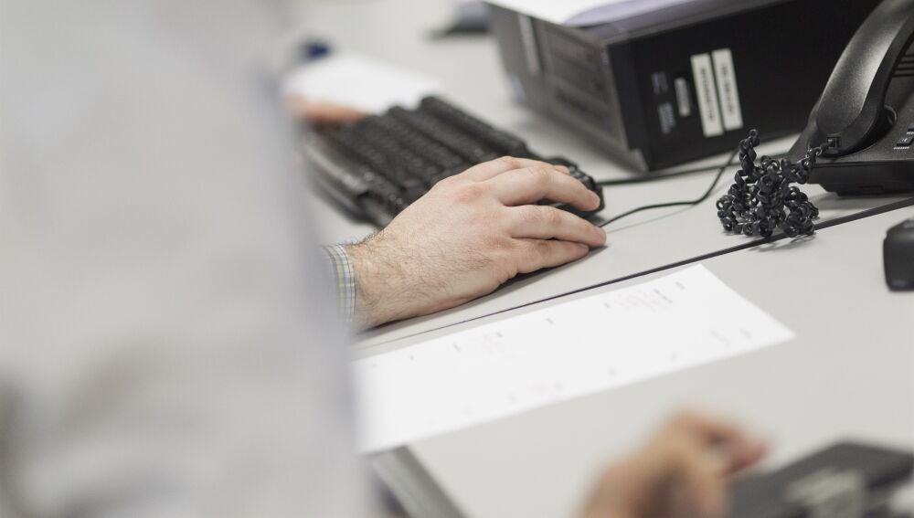Las actividades con menor absentismo son las relacionadas con la informática.