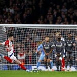 Rice fue imparable para Courtois en las faltas directas