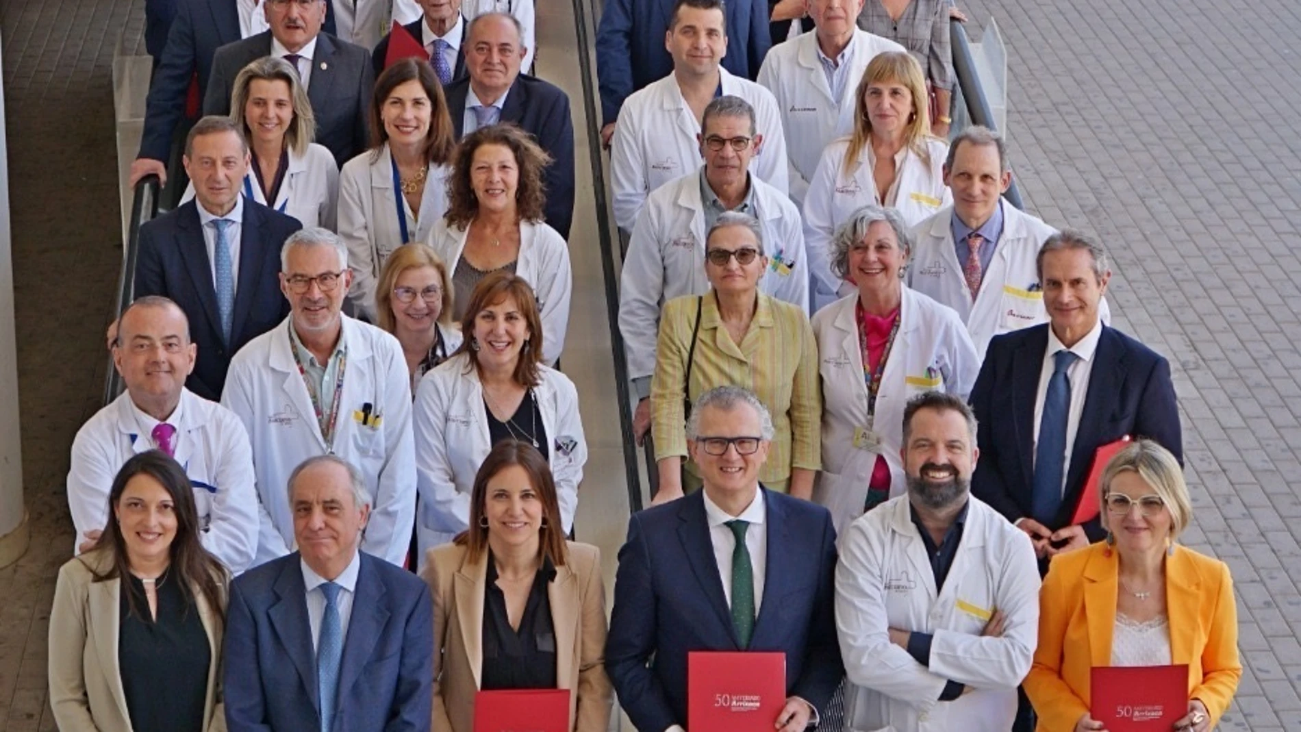 La Arrixaca homenajea a los equipos directivos del hospital a lo largo de sus 50 años de historia