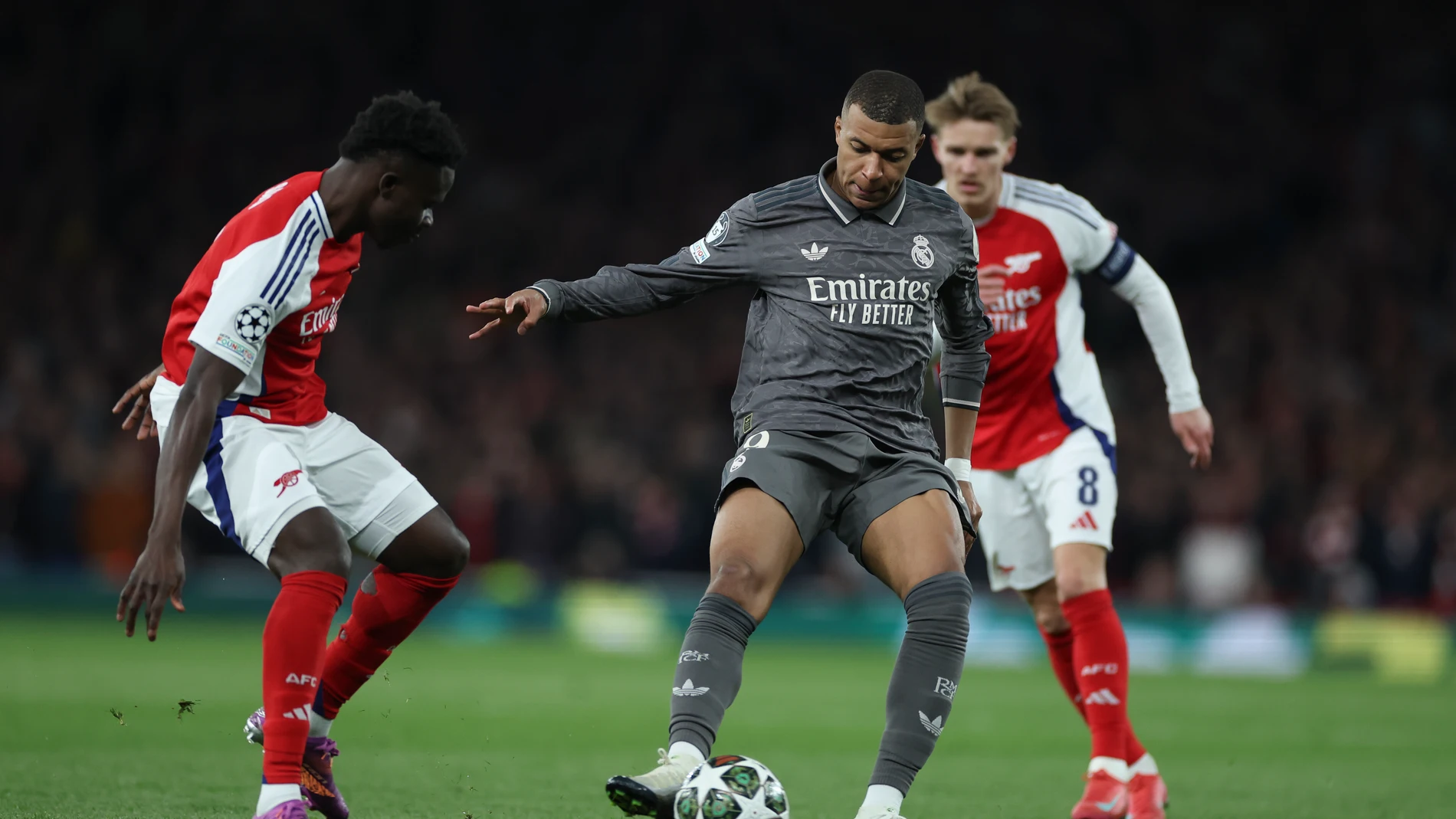 Kylian Mbappe of Real Madrid in action during the UEFA Champions League 2024/25 Quarter Final First Leg match between Arsenal FC and Real Madrid C.F. at Arsenal Stadium on April 08, 2025 in London, England.AFP7 08/04/2025 ONLY FOR USE IN SPAIN
