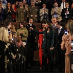 La Reina junto a Fernández Mañueco saluda a los asistentes al acto celebrado en León