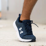 Under Armour reta a New Balance: sus zapatillas más cómodas y con descuentazos de hasta el 40%