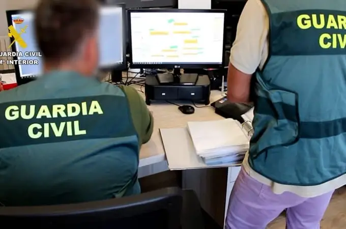 Detienen a un hombre y a una mujer por estafar más de 250.000 euros al anciano al que cuidaban Detienen a un hombre y a una mujer por estafar más de 250.000 euros al anciano al que cuidaban