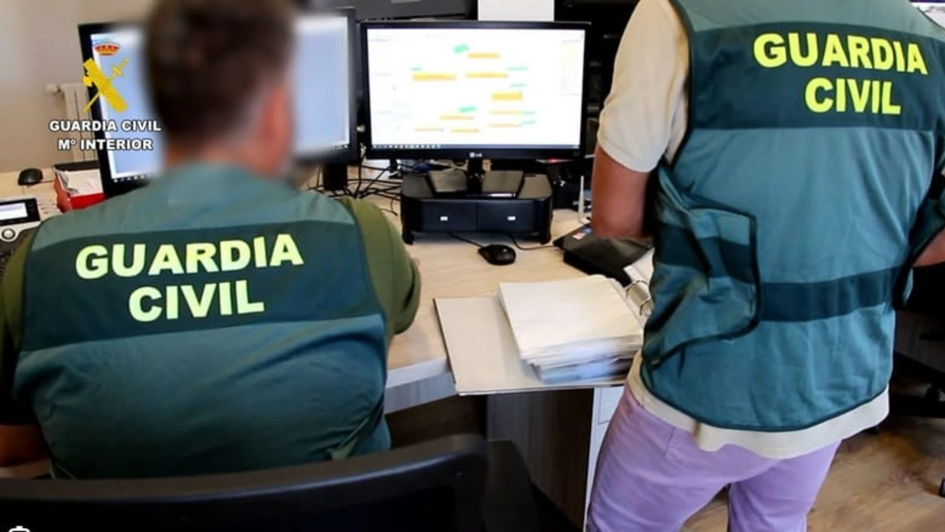 Investigadores de la Guardia Civil