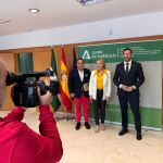 Javier Romero, Carolina España y Antonio García Acedo, hoy durante la presentación de los proyectos empresariales que se instalarán en el municipio de Humilladero