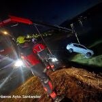 Sucesos.- Un conductor sin carné, ebrio y drogado cae al mar con el coche en Santander tras una persecución policial