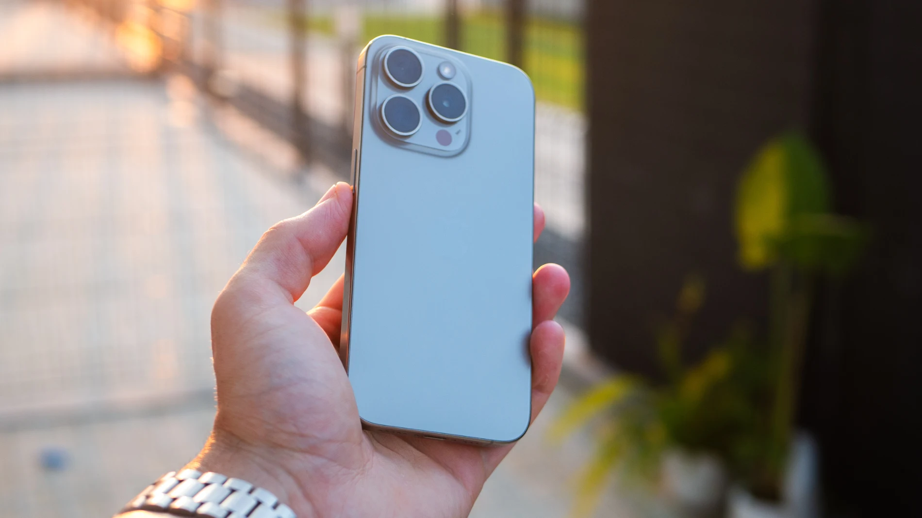 La parte trasera del iPhone 15 Pro