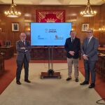 El presidente de la Diputación de Zamora, Javier Faúndez, y el director general de Infraestructuras y Sostenibilidad Ambiental y consejero delegado de la Sociedad Pública de Infraestructuras y Medio Ambiente de Castilla y León, José Manuel Jiménez.