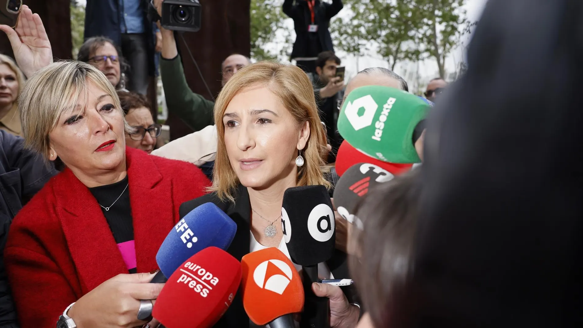 VÍDEO:AM.-La exconsejera valenciana Salomé Pradas llega a declarar a los juzgados por la dana entre gritos de "asesinos"