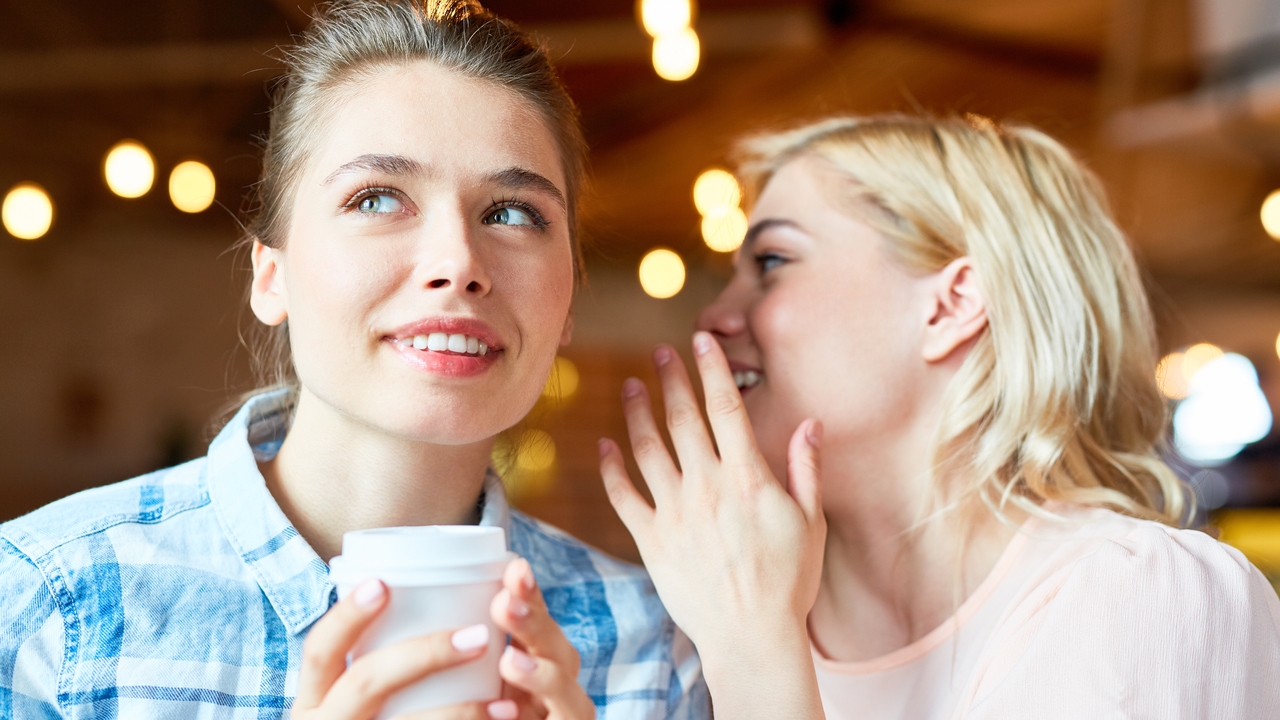 Por qué algunas personas hablan de ti a tus espaldas: esta es la razón