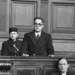 Robert Brasillach durante un mitin en París durante la Segunda Guerra Mundial