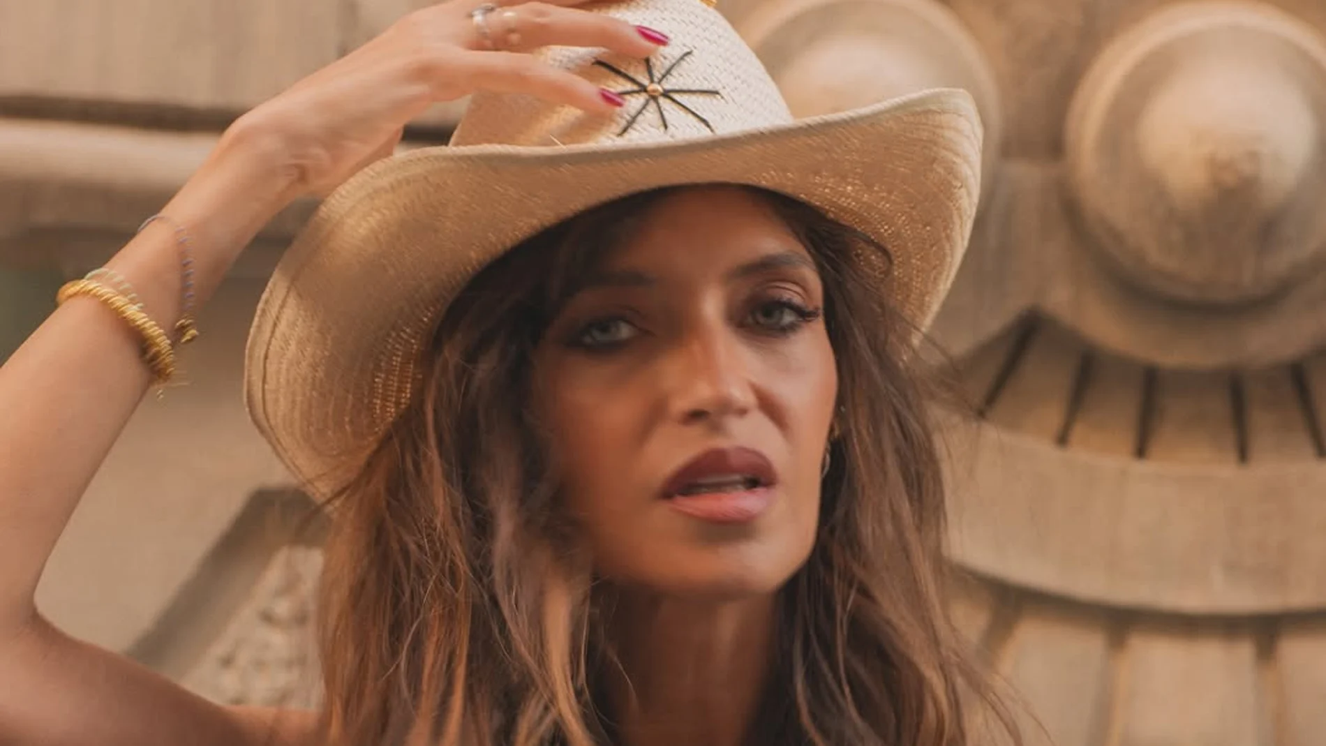 Sara Carbonero y su look para Semana Santa.