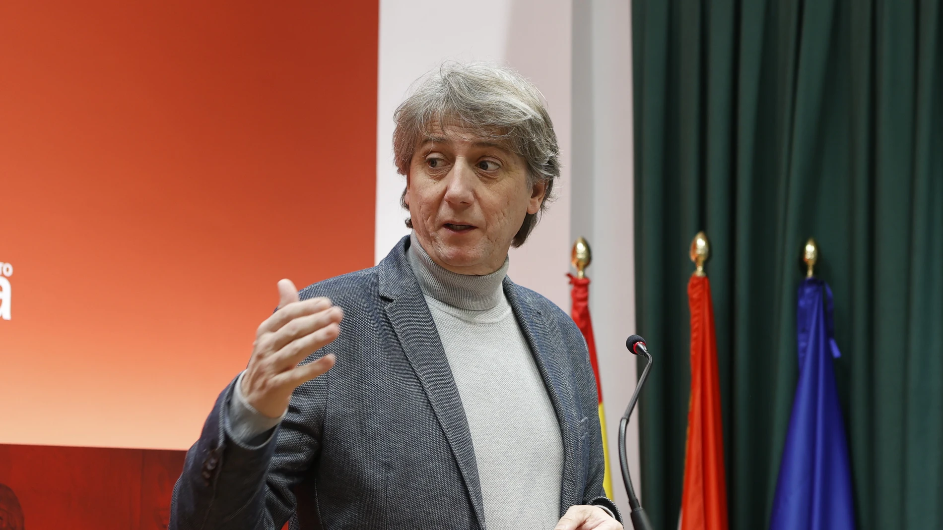 El secretario general del PSOE de Castilla y León, Carlos Martínez, comparece ante los medios de comunicación en Soria