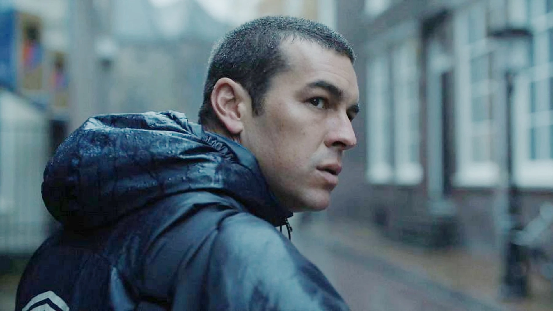 Mario Casas en una escena de "Muy lejos"