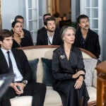Un fotograma de "Un funeral de locos"