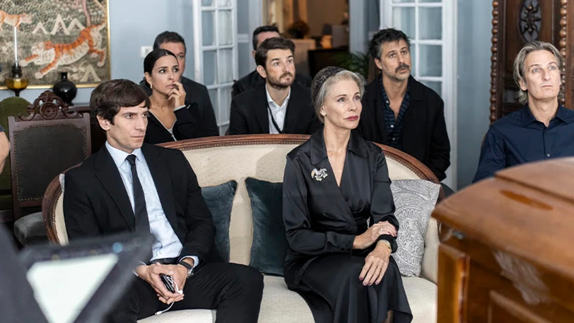 Un fotograma de "Un funeral de locos"