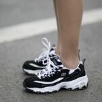 Pocas veces bajan tanto: recopilatorio de Skechers con descuentos que superan el 50%