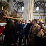 Feijóo y Mañueco asisten a la procesión de La Borriquilla en Salamanca