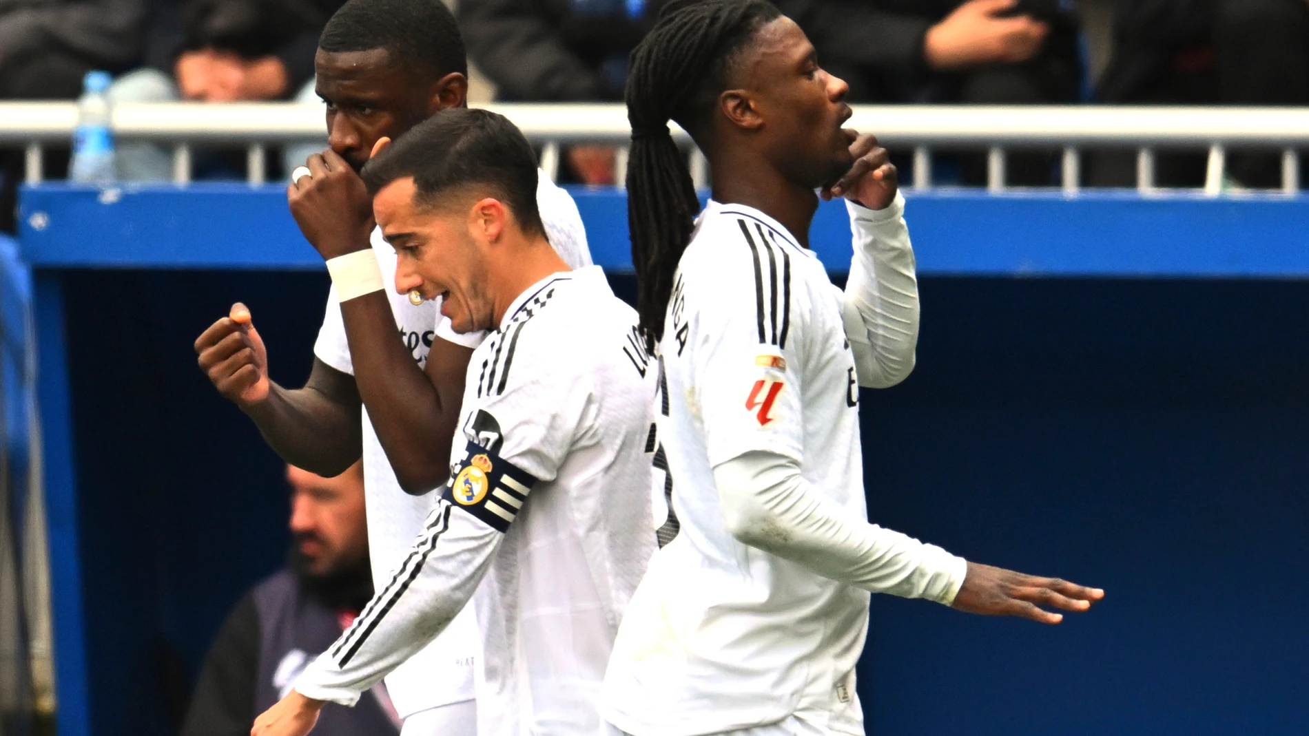 Real Madrid's Eduardo Camavinga, right, reacts after he scored the opening goal during a Spanish La Liga soccer match between Alaves and Real Madrid at the Mendizorroza stadium in Vitoria, Spain, Sunday April 13, 2025. (AP Photo/Miguel Oses)