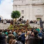 Miles de castellanos y leoneses arropan a "la Borriquilla" en Valladolid