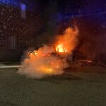 El fuego de un vehículo obliga a desalojar una casa en Montemayor de Pililla (Valladolid)