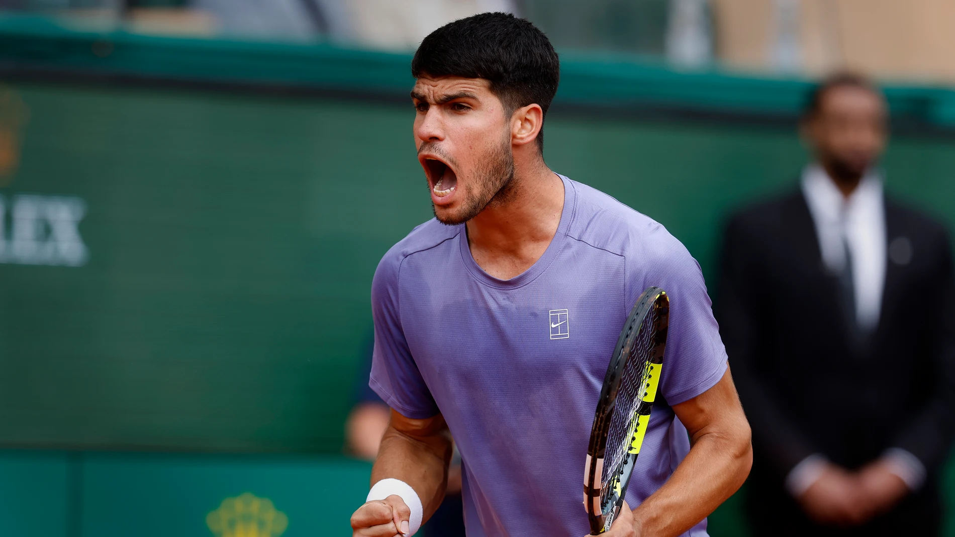ROQUEBRUNE CAP MARTIN (France), 13/04/2025.- Carlos Alcaraz of Spain celebrates after winning his final match against Lorenzo Musetti of Italy at the ATP Monte Carlo Masters tennis tournament in Roquebrune Cap Martin, France, 13 April 2025. (Tenis, Francia, Italia, España) EFE/EPA/SEBASTIEN NOGIER
