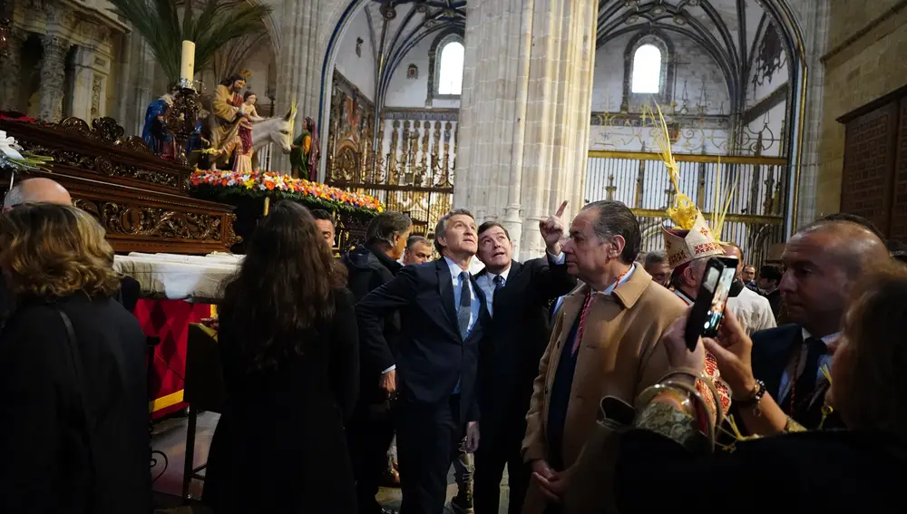 Feijóo asiste a la procesión de La Borriquilla en Salamanca