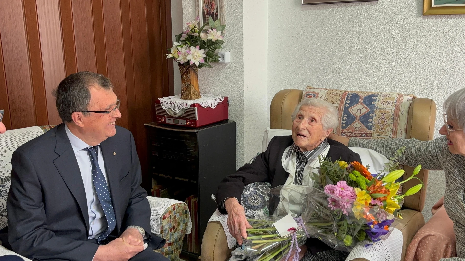 El alcalde de Murcia visita a La "abuela de Espinardo", la mujer más longeva de Murcia