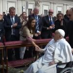 VÍDEO: Papa Francisco aparece en la Plaza de San Pedro al final de la misa: "Buen Domingo de Ramos, buena Semana Santa"