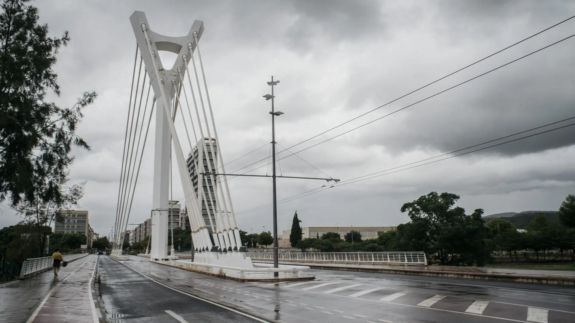 Cielos nubosos en la Península y lluvias desde primera hora este domingo en la zona norte, Baleares y Melilla