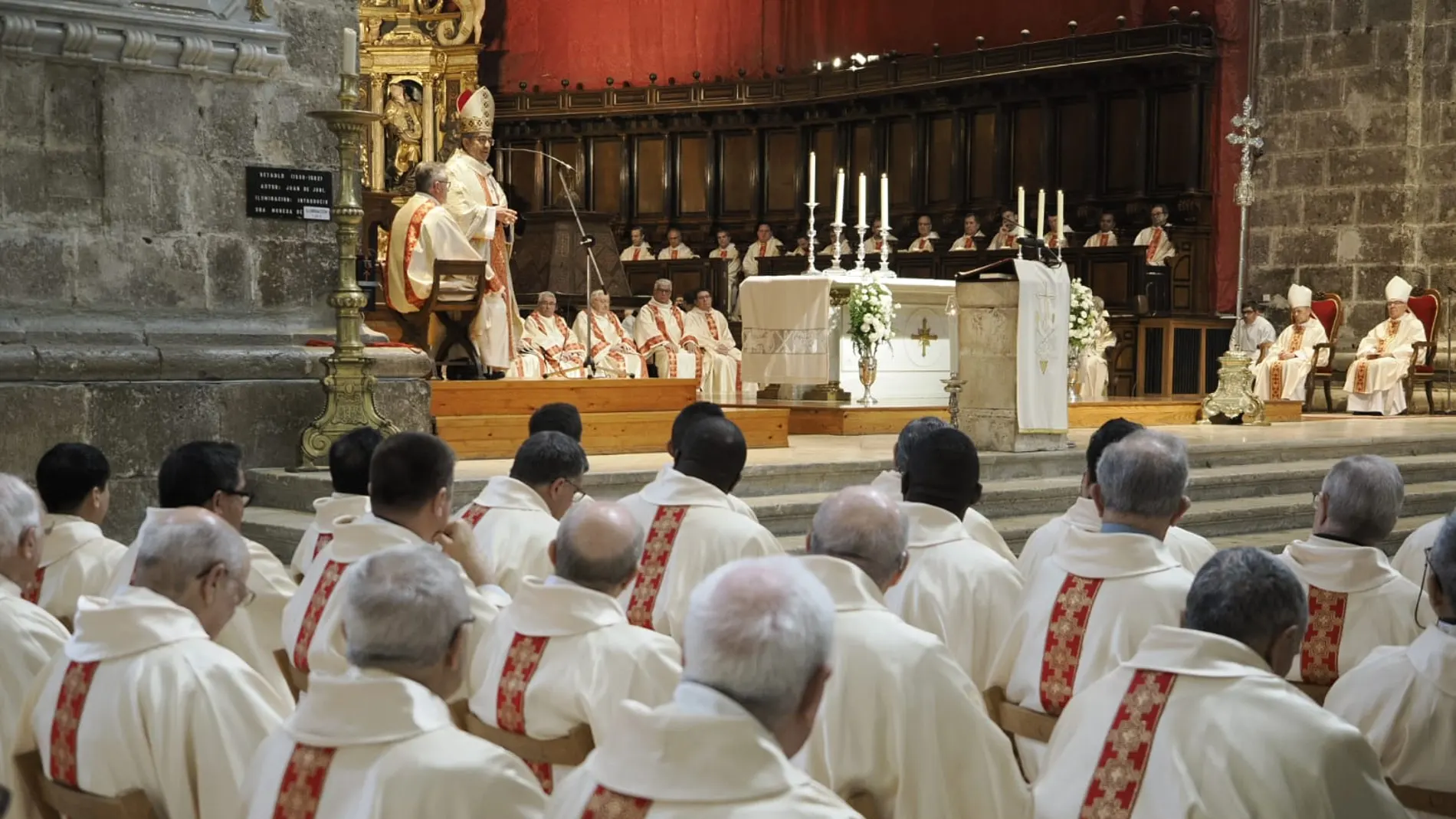Misa presidida por Monseñor Luis Argüello en la Catedral de Valladolid