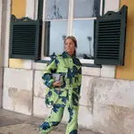 Influencer con look primaveral.