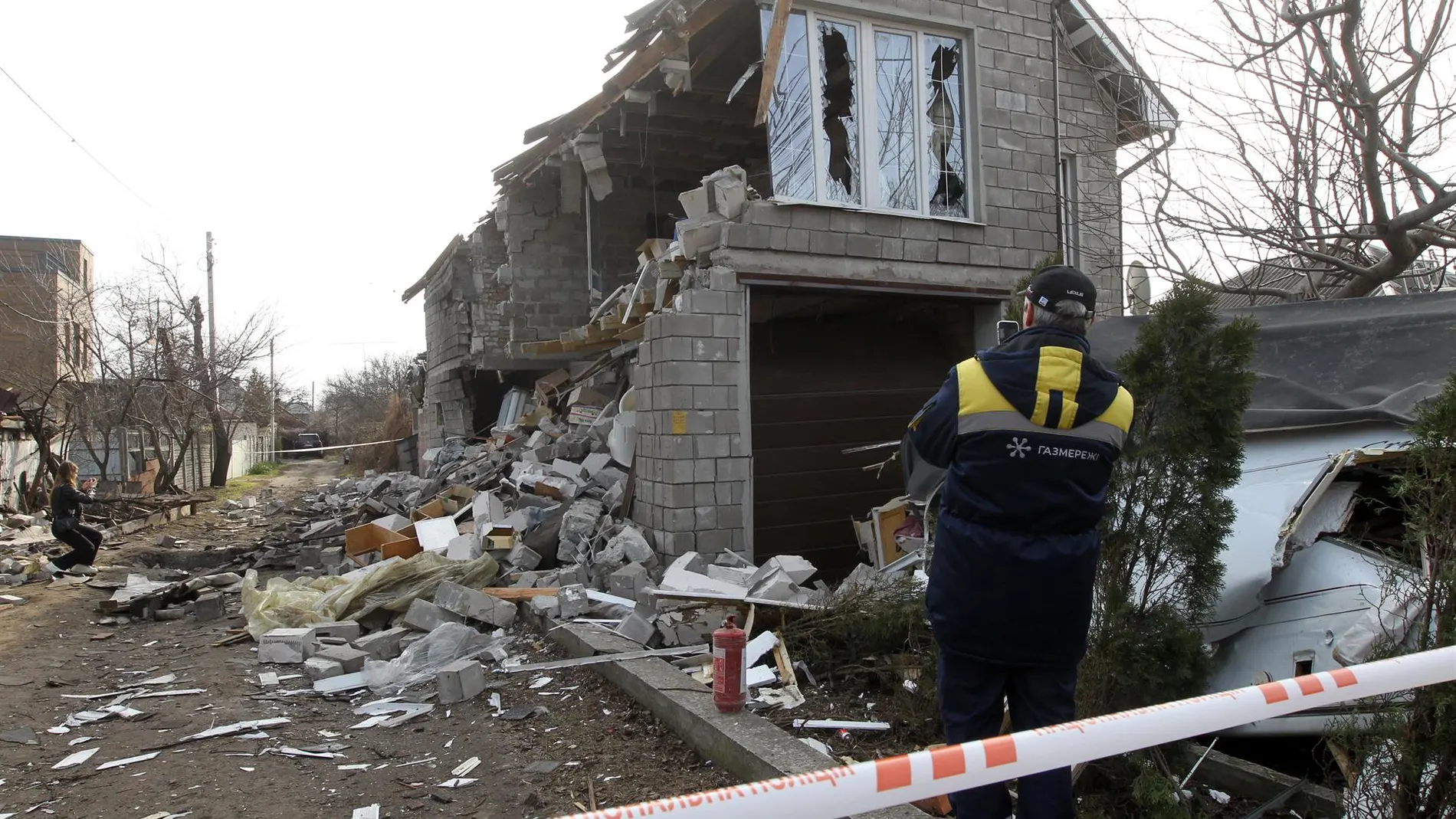 Ucrania.- AMP.- Ascienden a tres los muertos y a 30 los heridos por un ataque de las fuerzas rusas sobre Dnipró