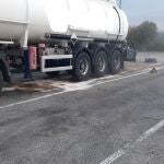 Camión cisterna accidentado en Chucena (Huelva)