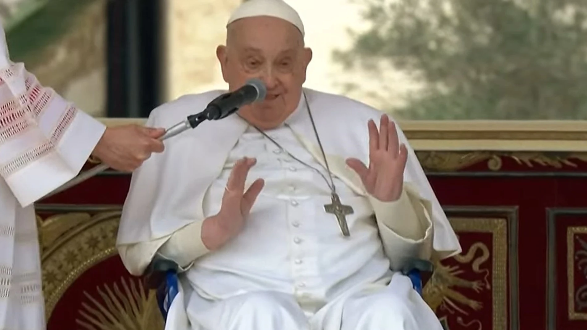 El Papa Francisco ha reaparecido este domingo sin cánulas nasales. EUROPA PRESS 13/04/2025