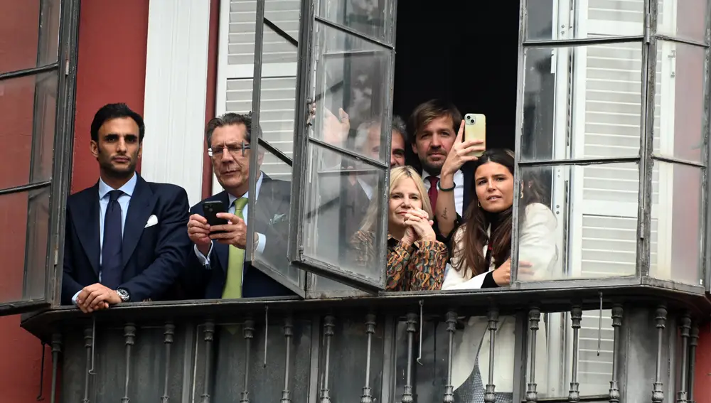 Eugenia Martínez de Irujo, Tana Rivera, Manuel Vega y Rosauro Varo en la Semana Santa de Sevilla
