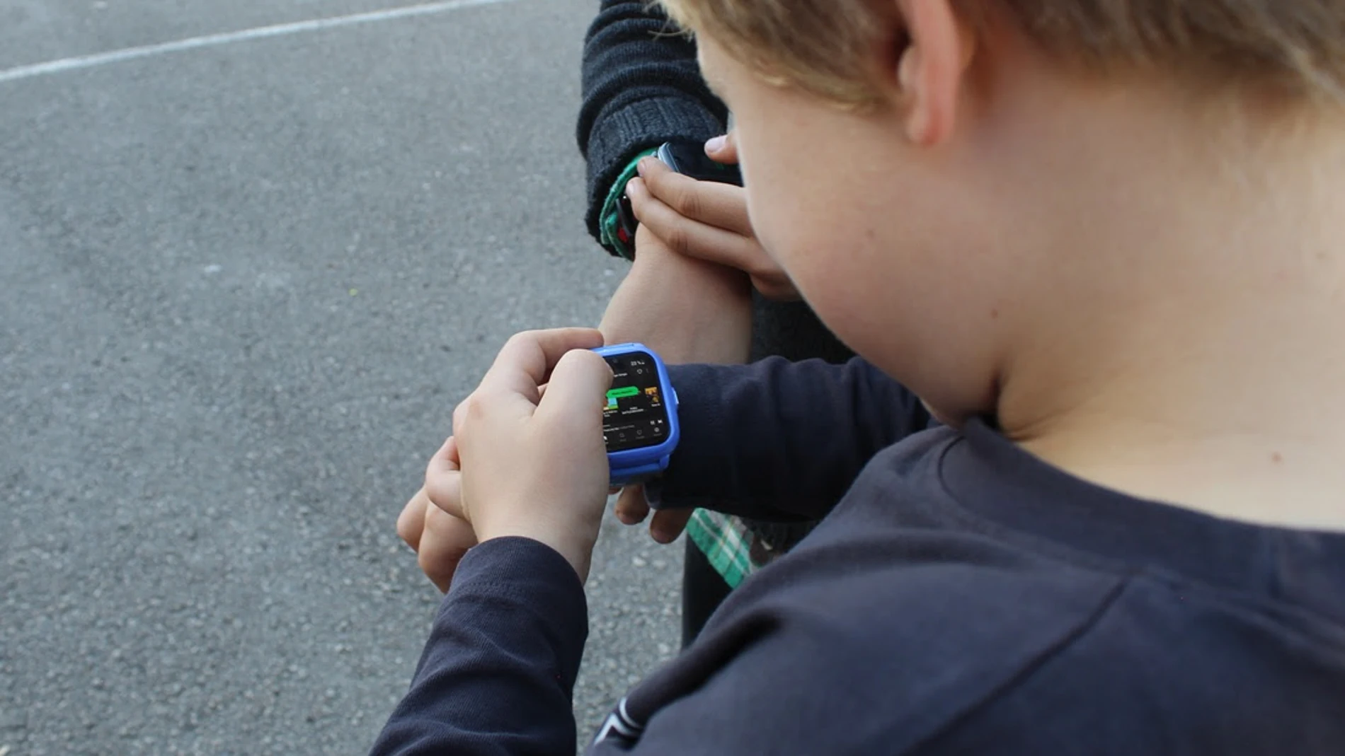 La policía interrumpe una clase tras 70 llamadas de emergencia por un niño de 4 años