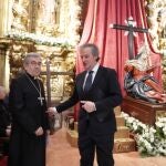El arquitecto Fernando de Bonrostro saluda a Monseñor Luis Argüello