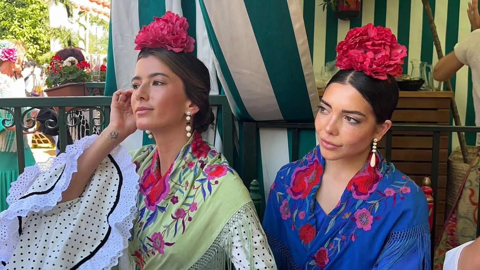 Influencers con trajes de flamenca en la Feria de Abril.