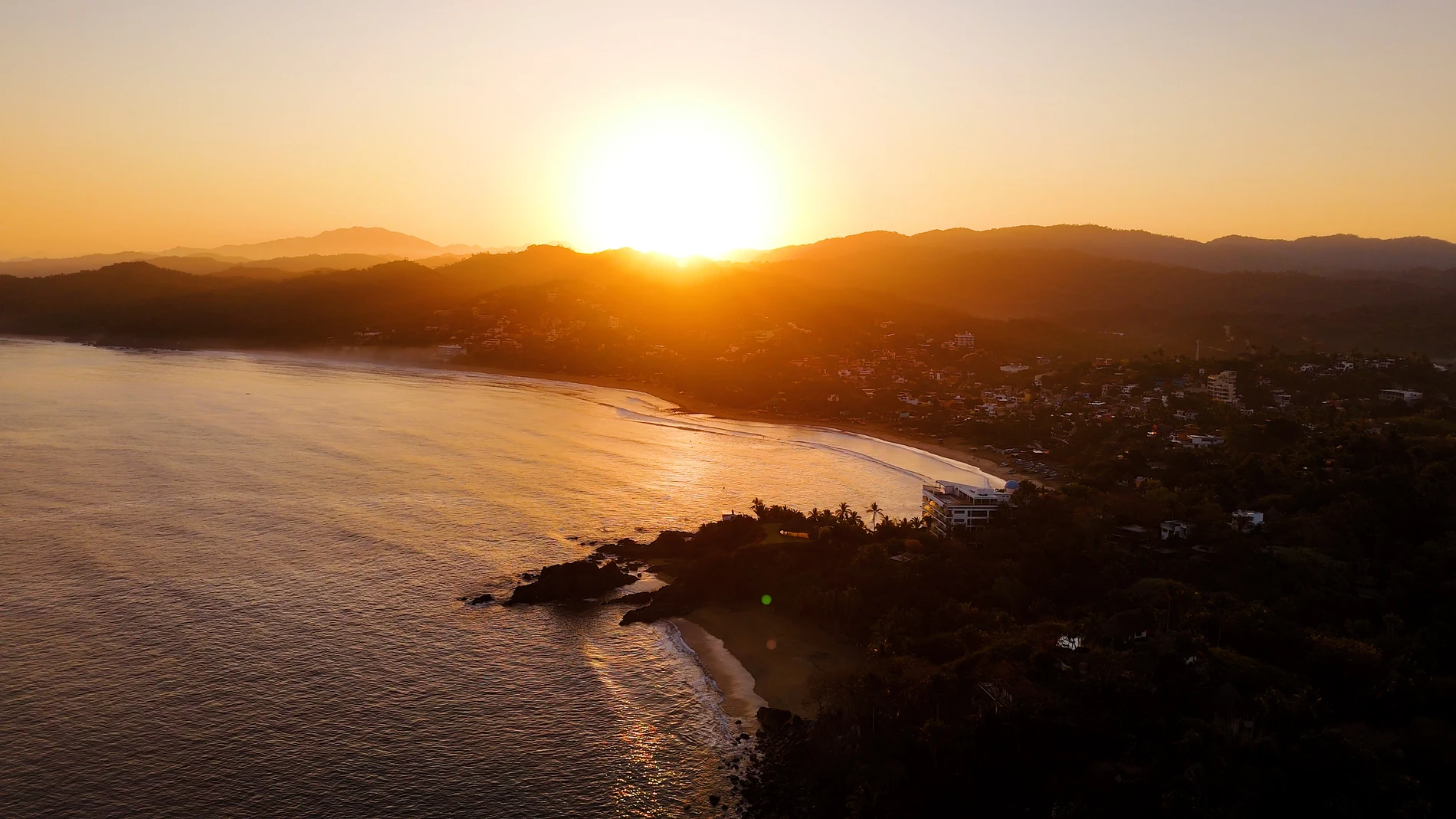 Atardecer infinito en Sayulita, uno de los nueve Pueblos Mágicos de Nayarit