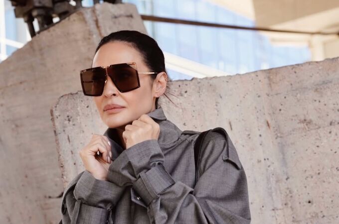 Vicky Martín Berrocal con look de oficina.