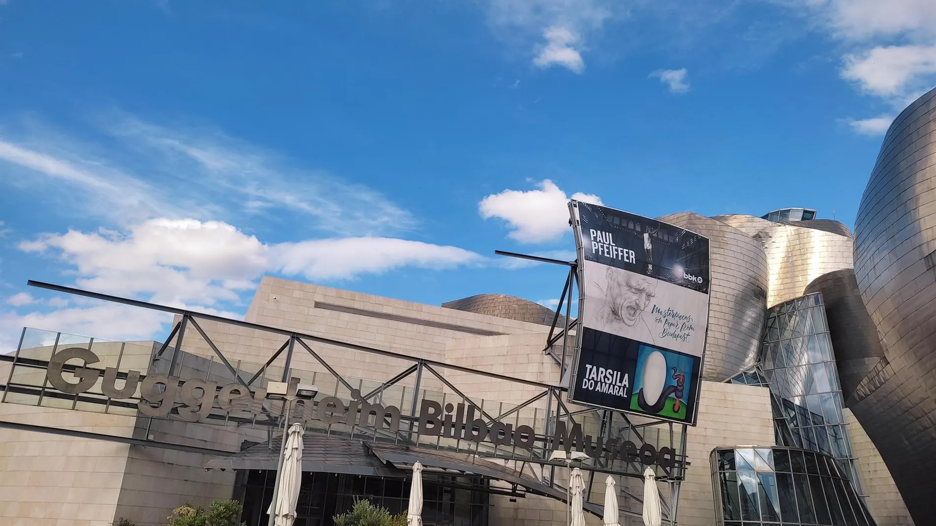 Abre al público el Museo Guggenheim Bilbao, tras comprobarse la falsa alarma por un paquete sospechoso